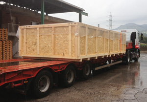 carga de camión con embalaje industrial en Gipuzkoa